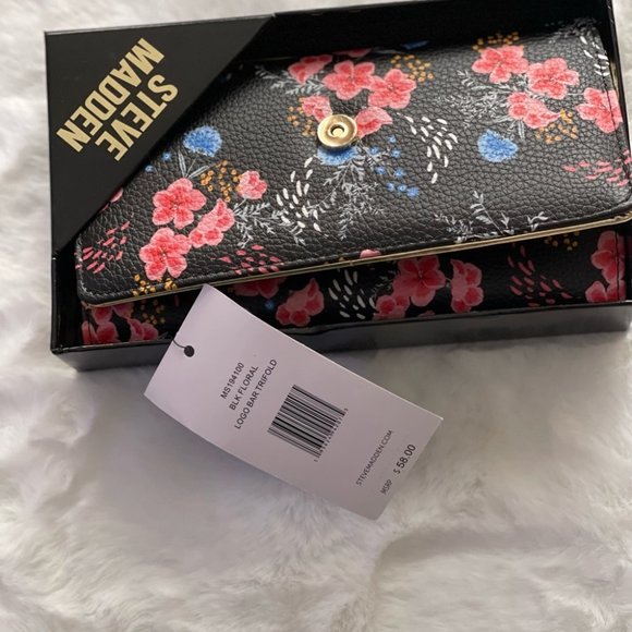 STEVE MADDEN LOGO BAR TRIFOLD WALLET IN GIFT BOX - Picture 14 of 16